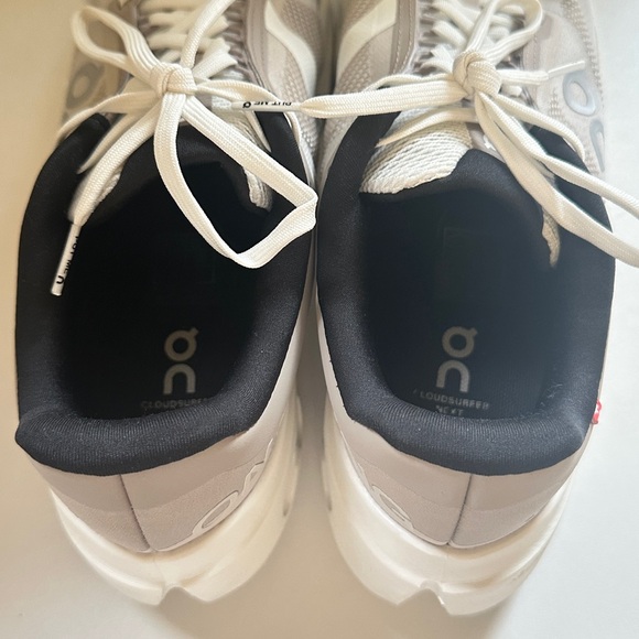 On Cloud Running Shoes - Picture 5 of 6